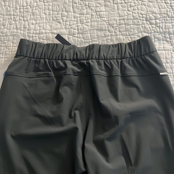 NWT Vuori Miles Ankle Pant in Ash - Picture 9 of 13